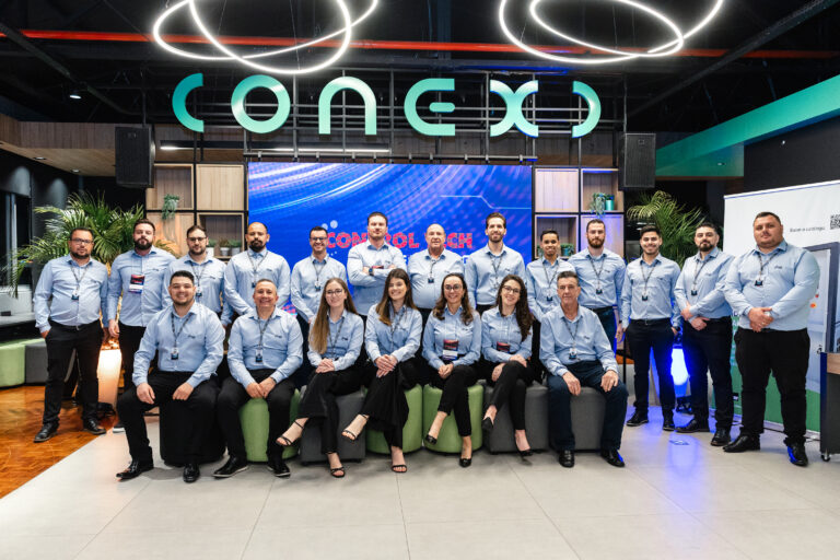 A imagem mostra a equipe da Control Tech.