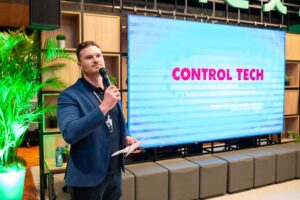 A imagem mostra o líder da Control Tech, Rodrigo Vieira.